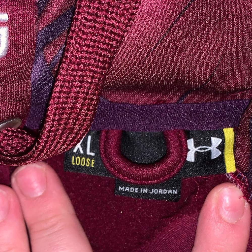 Men’s under armor sweatshirt